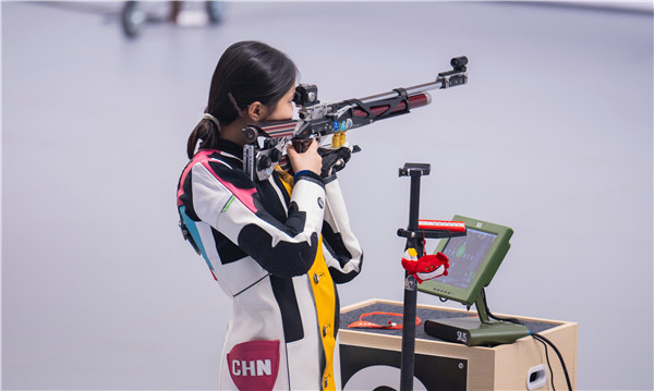 捷克选手夺得射击比赛女子步枪冠军 捷克选手夺得射击比赛女子步枪冠军