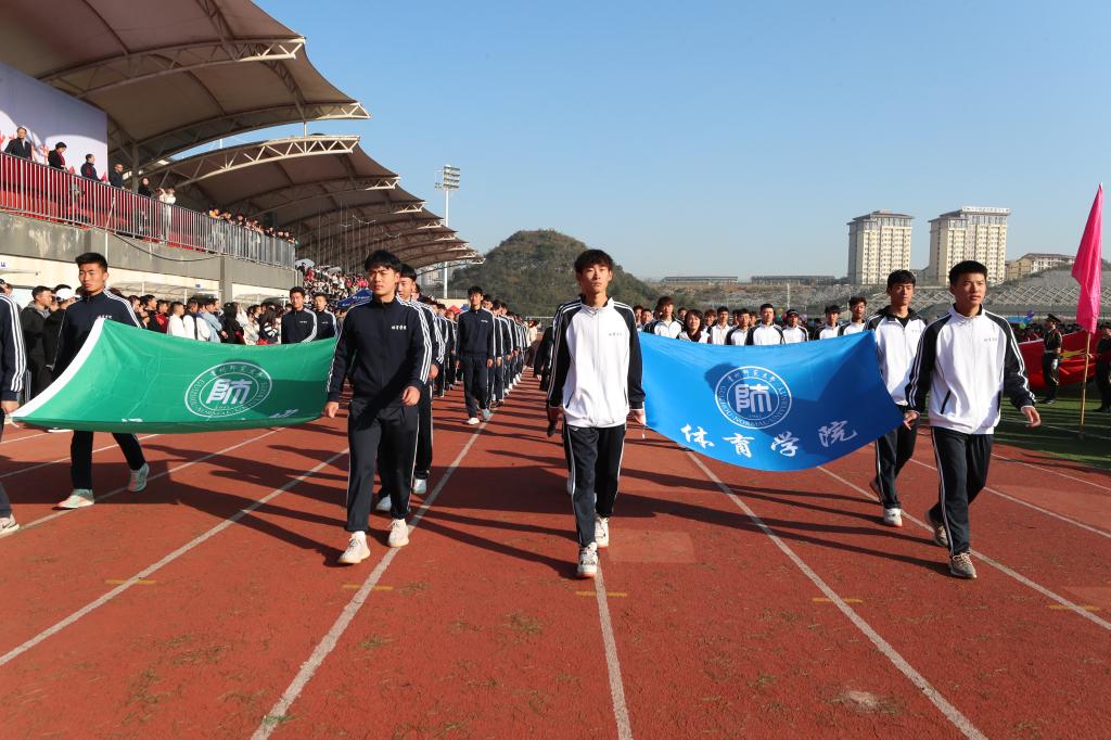 赛季开幕战紧凑激烈,尽展英姿 赛季开幕战紧凑激烈,尽展英姿