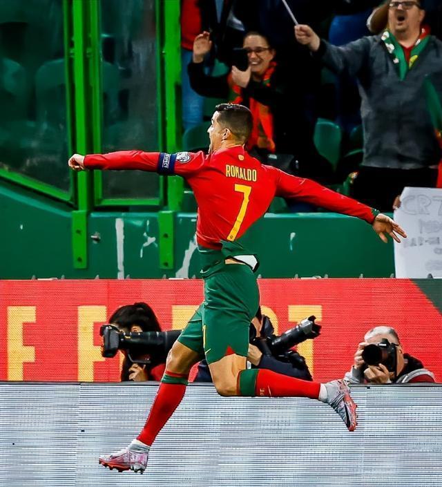 关于创造历史，球队力争夺取卓越战绩的信息