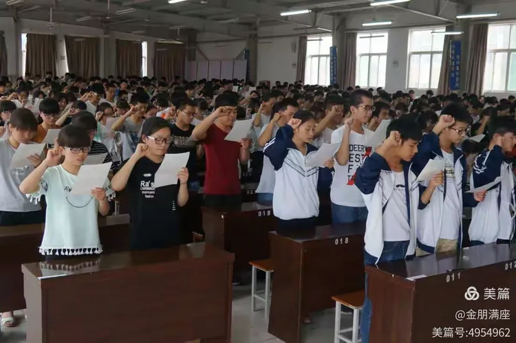 球队队长发表战前动员演讲,鼓舞全队斗志 球队队长发表战前动员演讲,鼓舞全队斗志