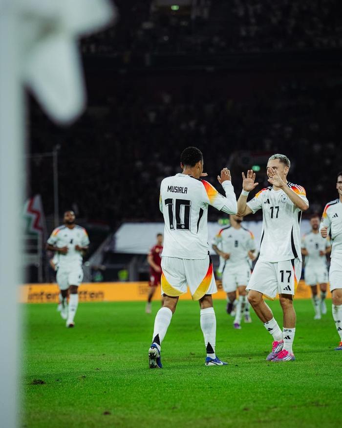 德国足球队全队出色发挥,夺得胜利 德国足球队全队出色发挥,夺得胜利