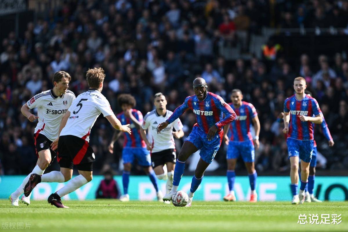 水晶宫进攻火力全开,制造多次威胁 水晶宫进攻火力全开,制造多次威胁