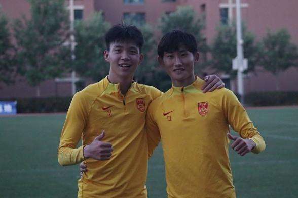 团队配合,球员默契表现大放异彩的简单介绍 团队配合,球员默契表现大放异彩的简单介绍