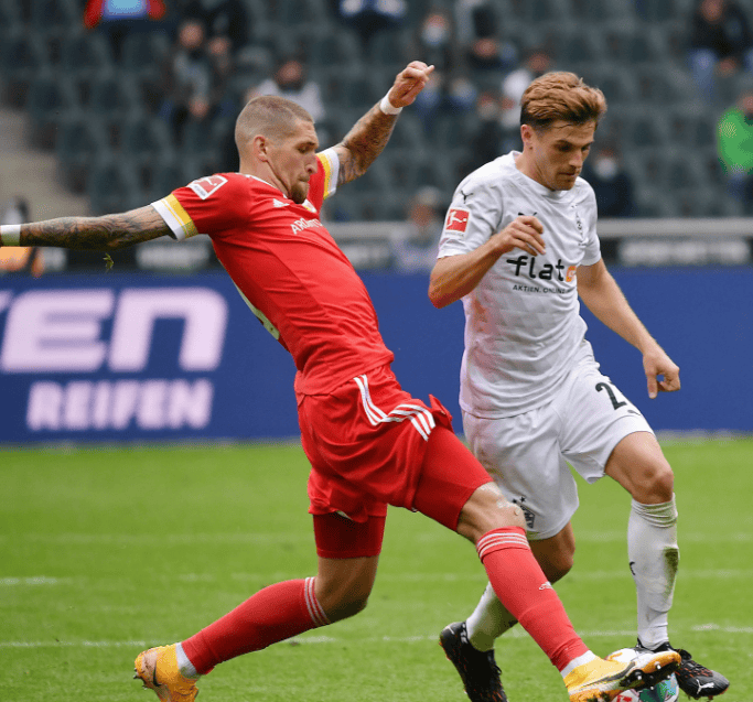 法兰克福主场再次取得胜利，士气高涨