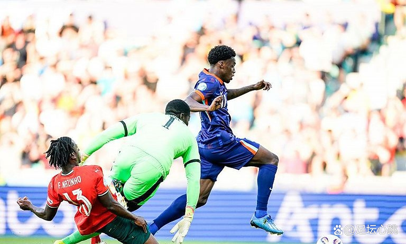 荷兰国家队逆转胜利,晋级淘汰赛 荷兰国家队逆转胜利,晋级淘汰赛