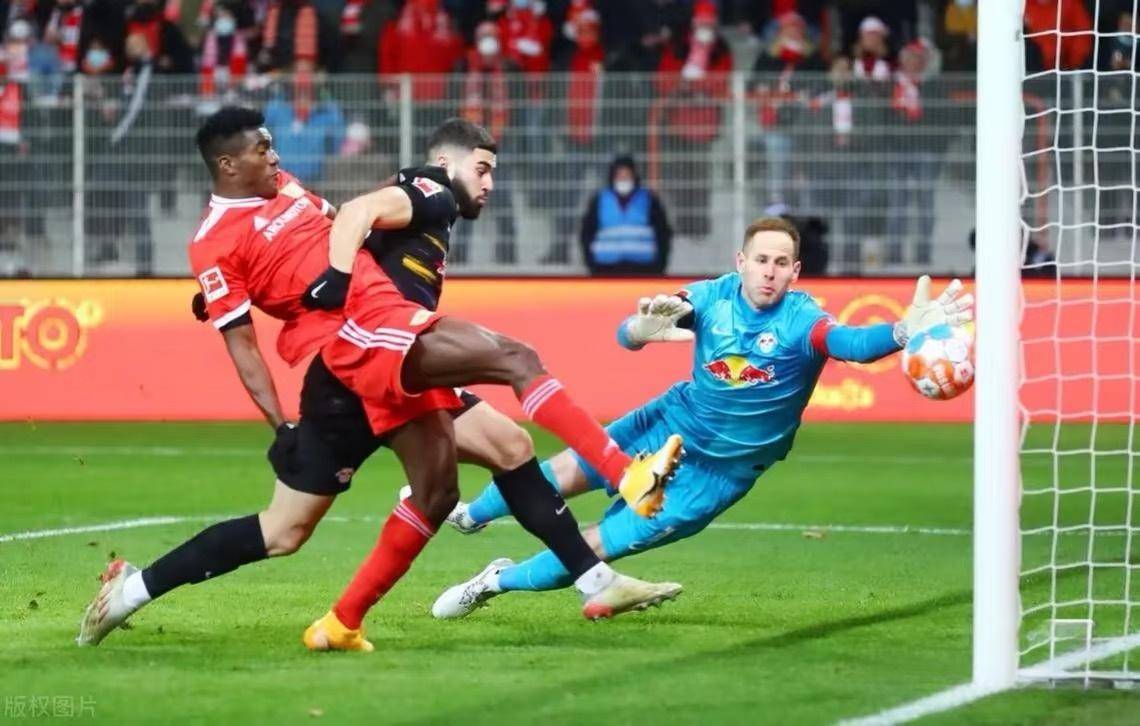 柏林联中场状态神勇表现抢眼 柏林联中场状态神勇表现抢眼