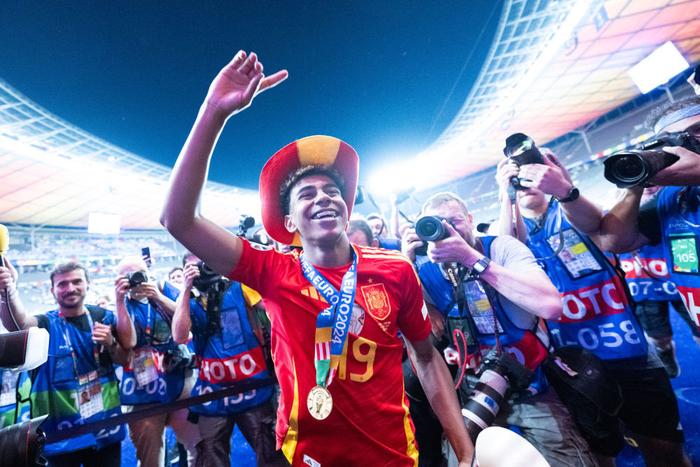 卢森堡队员取得关键胜利,获得欧锦赛资格的简单介绍 卢森堡队员取得关键胜利,获得欧锦赛资格的简单介绍