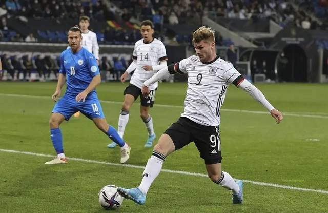 荷兰主胜斯洛文尼亚,诺伊尔快速反抢传中梅开二度制胜!的简单介绍 荷兰主胜斯洛文尼亚,诺伊尔快速反抢传中梅开二度制胜!的简单介绍