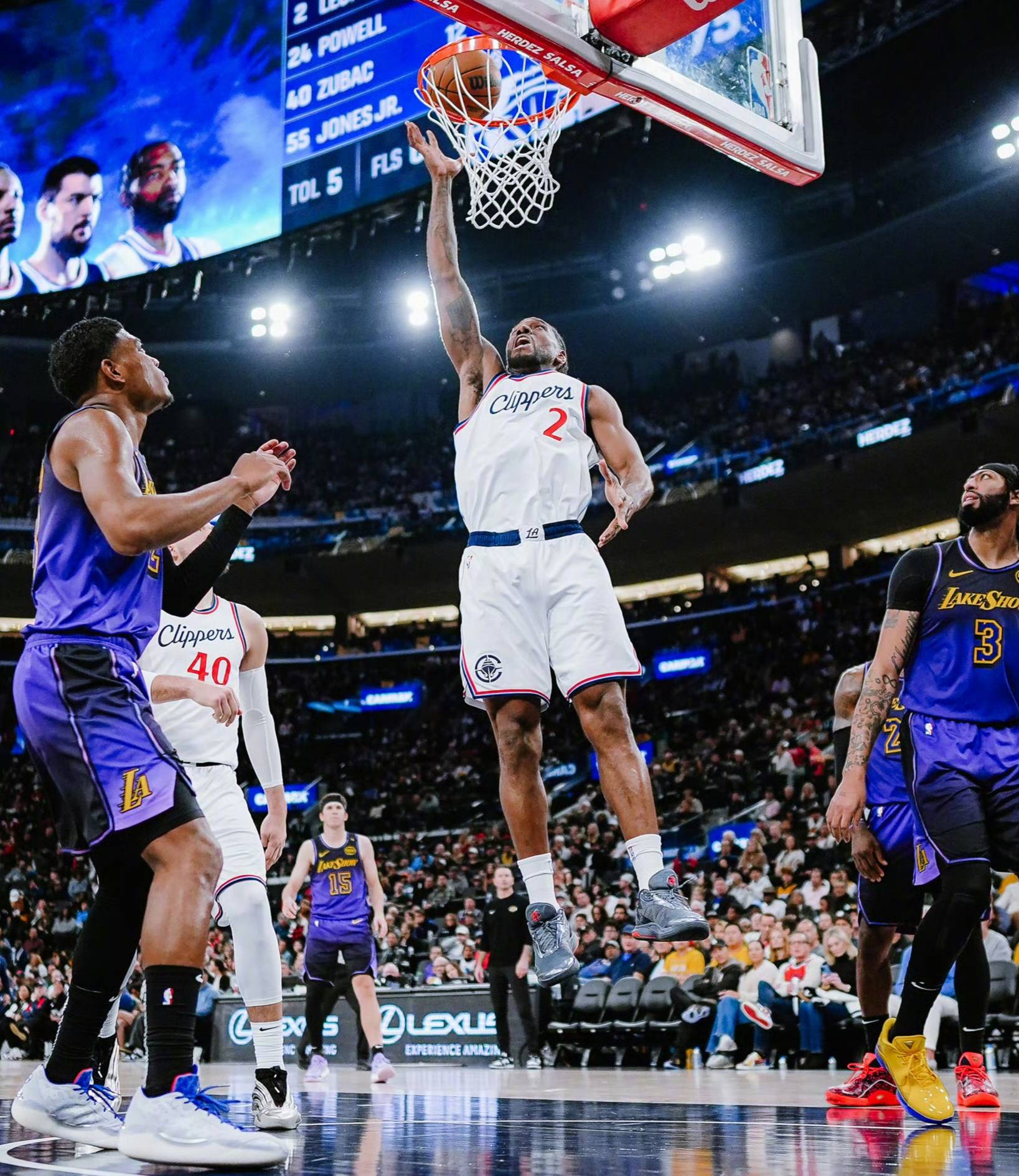 快船击败尼克斯,终结连败 快船击败尼克斯,终结连败