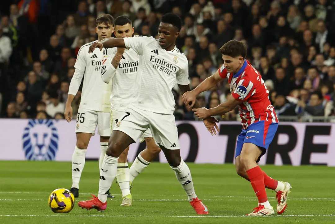 皇马主场2-1逆转马竞,继续保持西甲榜首地位 皇马主场2-1逆转马竞,继续保持西甲榜首地位