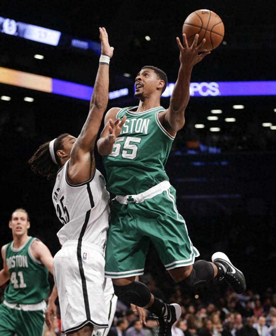 凯尔特人主场逆转篮网,豪取四连胜 凯尔特人主场逆转篮网,豪取四连胜