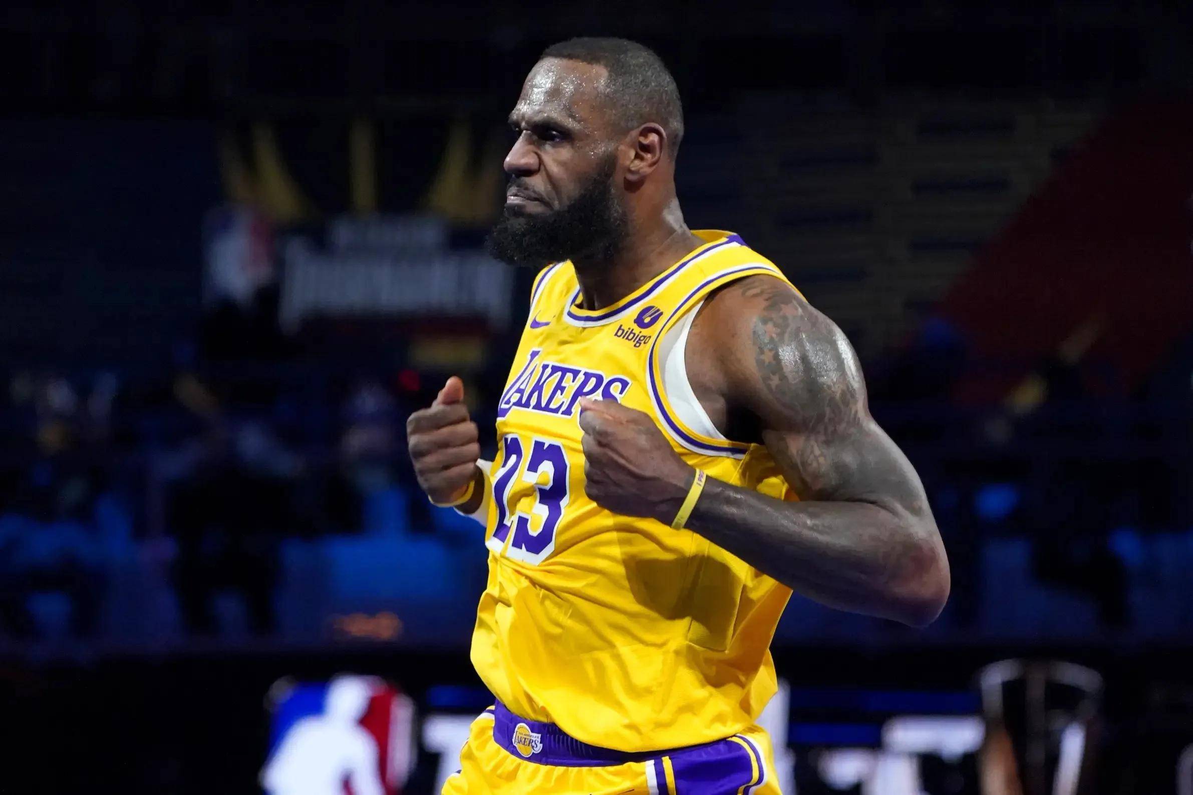 詹姆斯带领湖人力克勇士,取得五连胜 詹姆斯带领湖人力克勇士,取得五连胜