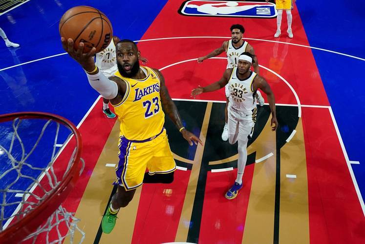 詹姆斯带领湖人力克勇士,取得五连胜 詹姆斯带领湖人力克勇士,取得五连胜