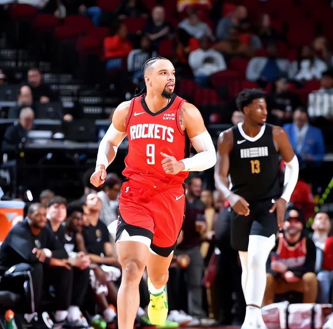 火箭险胜黄蜂,沃尔复出表现抢眼 火箭险胜黄蜂,沃尔复出表现抢眼