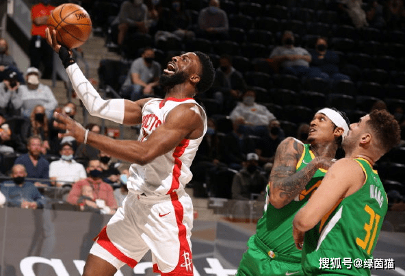 火箭险胜黄蜂,沃尔复出表现抢眼 火箭险胜黄蜂,沃尔复出表现抢眼