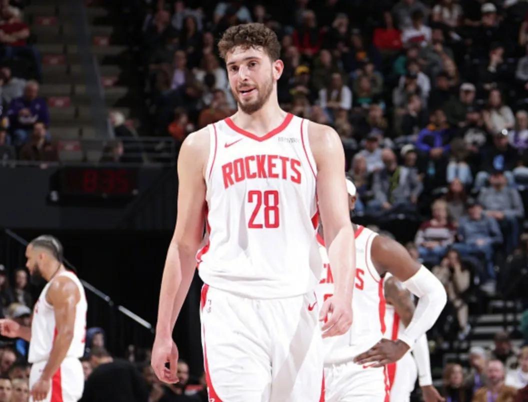 火箭客场力克尼克斯，取得八连胜